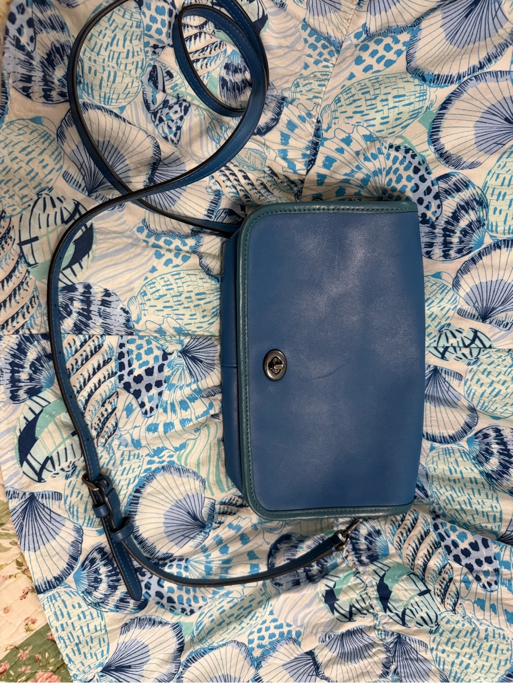 Rare   Limited Edition
COACH Vintage turn lock Crossbody Bag